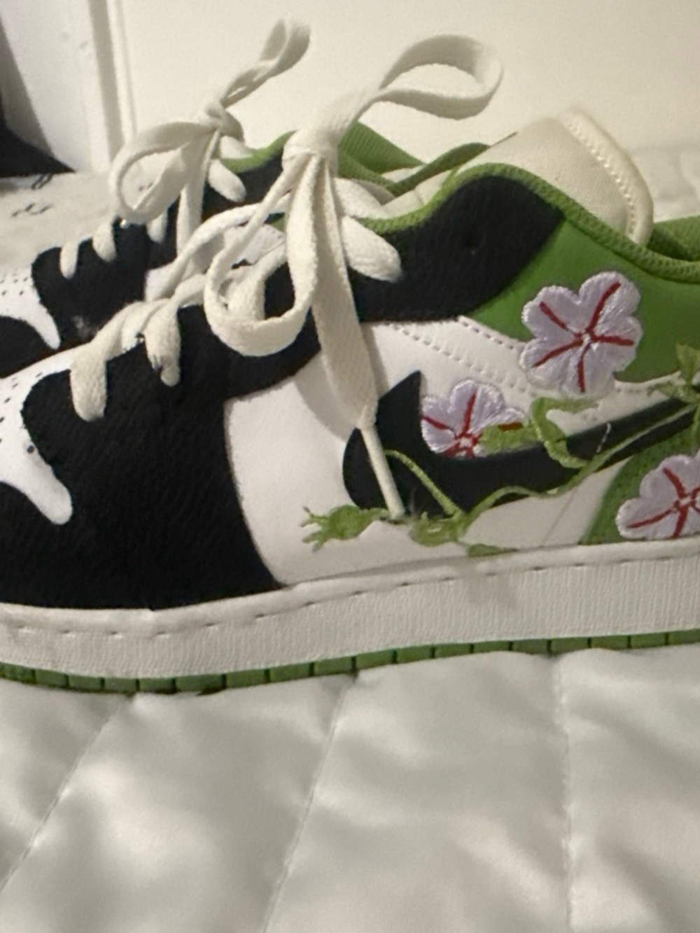 Nike Women’s Black, White & Green Floral Low-Top Sneakers